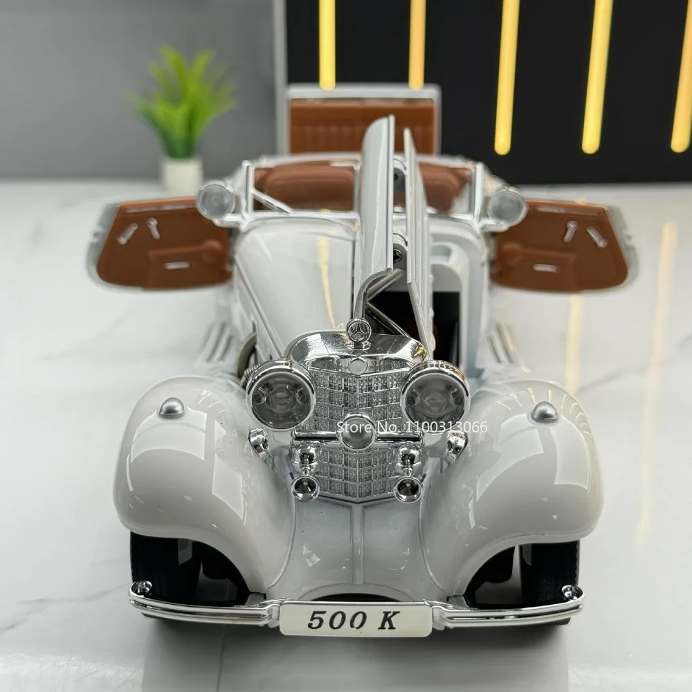 1/24 Scale 500K Vintage Car Model Toy Diecasts Alloy Sport Car Toys with Sound and Light Pull Back Vehicles for Children's Gifts