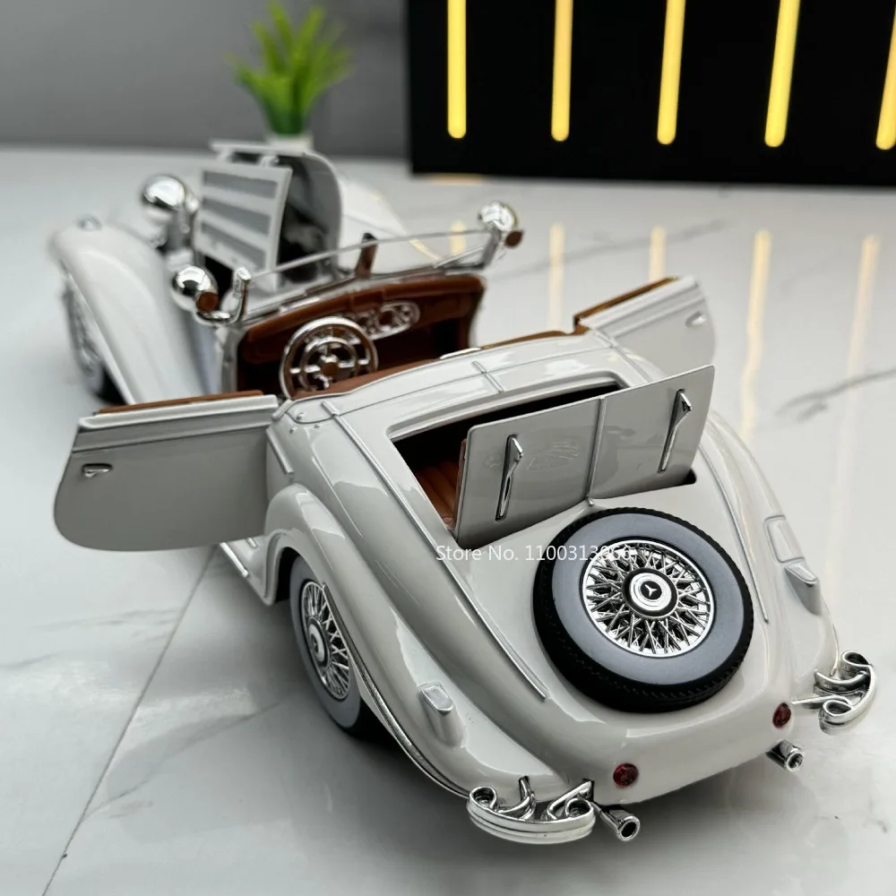 1/24 Scale 500K Vintage Car Model Toy Diecasts Alloy Sport Car Toys with Sound and Light Pull Back Vehicles for Children's Gifts