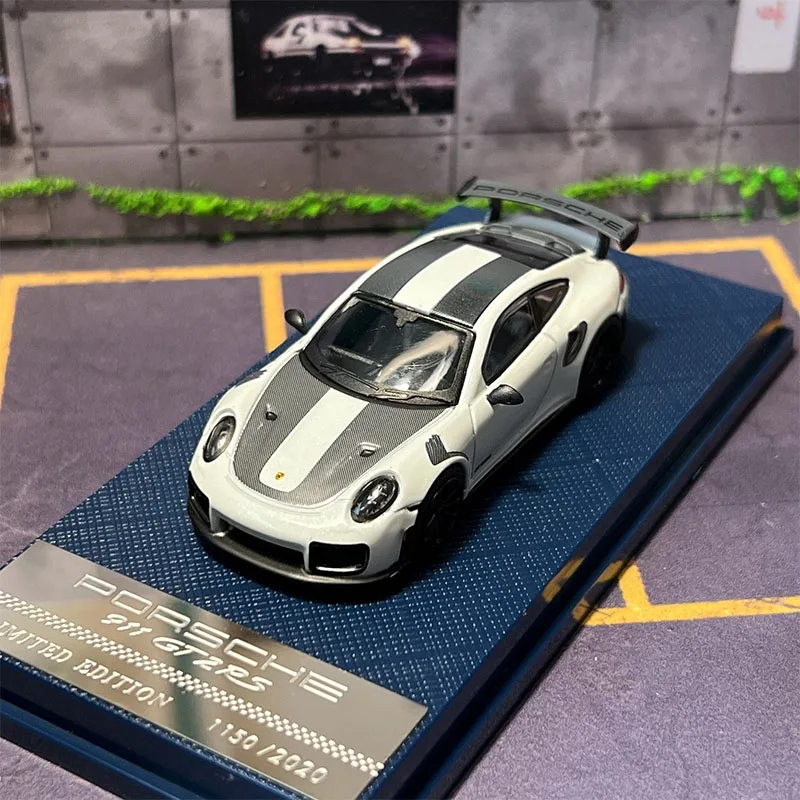 Diecast 1/64 Scale 911 Porsche GT2 RS Classic Sports Car Simulation Delicacy Alloy Car Model Static Collectible Souvenir Gift