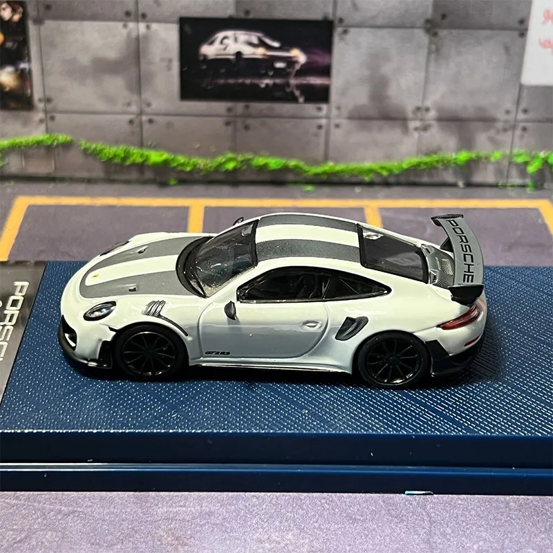 Diecast 1/64 Scale 911 Porsche GT2 RS Classic Sports Car Simulation Delicacy Alloy Car Model Static Collectible Souvenir Gift